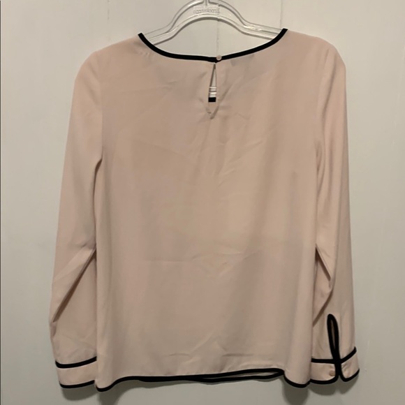 Talbots Women’s  Cream Blouse with Black Trim And Zippered On One Side. XS - Picture 3 of 7